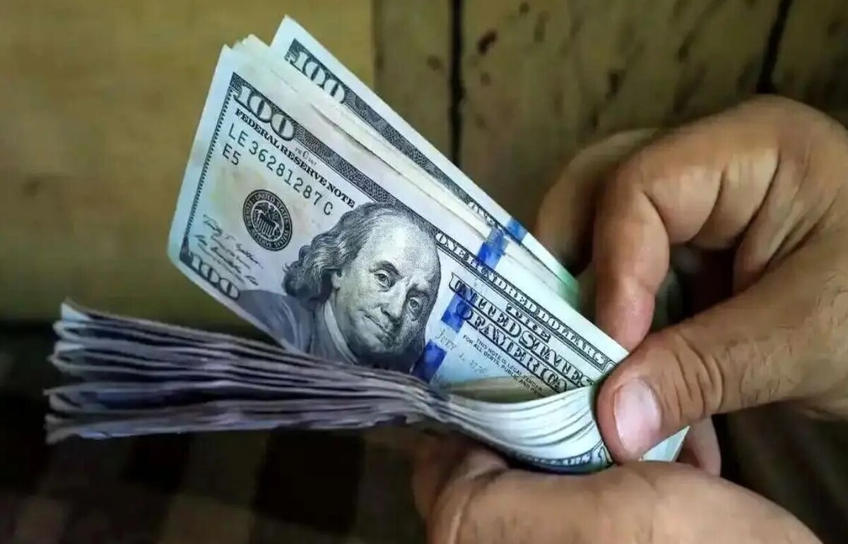 سقوط شبانه قیمت دلار بازار آزاد ادامه دارد / کاهش قیمت دلار از ۱۴ هزارتومان عبورکرد!