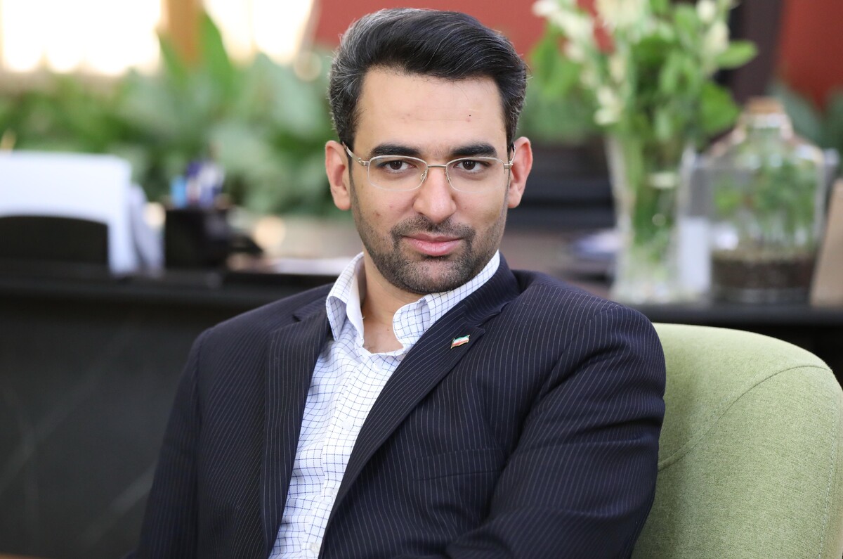 واکنش آذری جهرمی به بیانیه اخیر رضا پهلوی