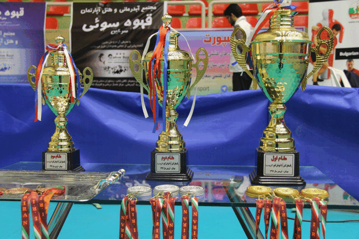تصویر؛ جام قهرمانی کُشتی سر از عتیقه‌فروشی درآورد!