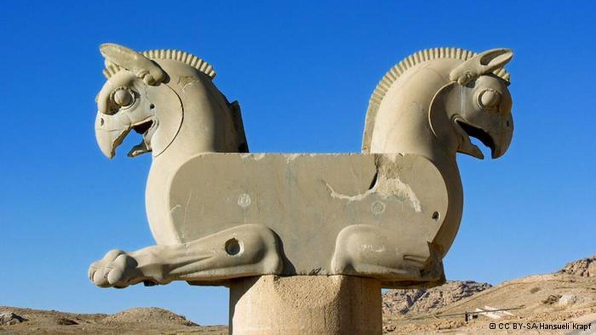 سال ۱۳۴۰؛ ماجرای طراحی لوگوی هواپیمایی هما (ایران ایر)