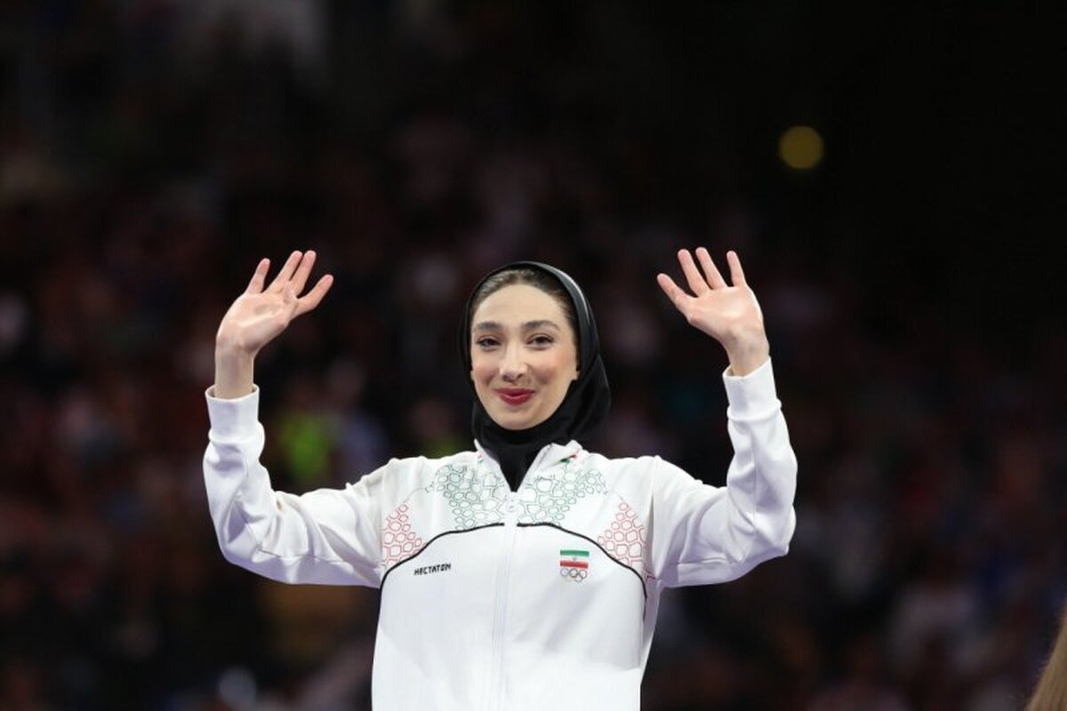 تصاویر؛ کری‌خوانی مبینا نعمت زاده برای ناهید کیانی به سبک امیر قلعه نویی