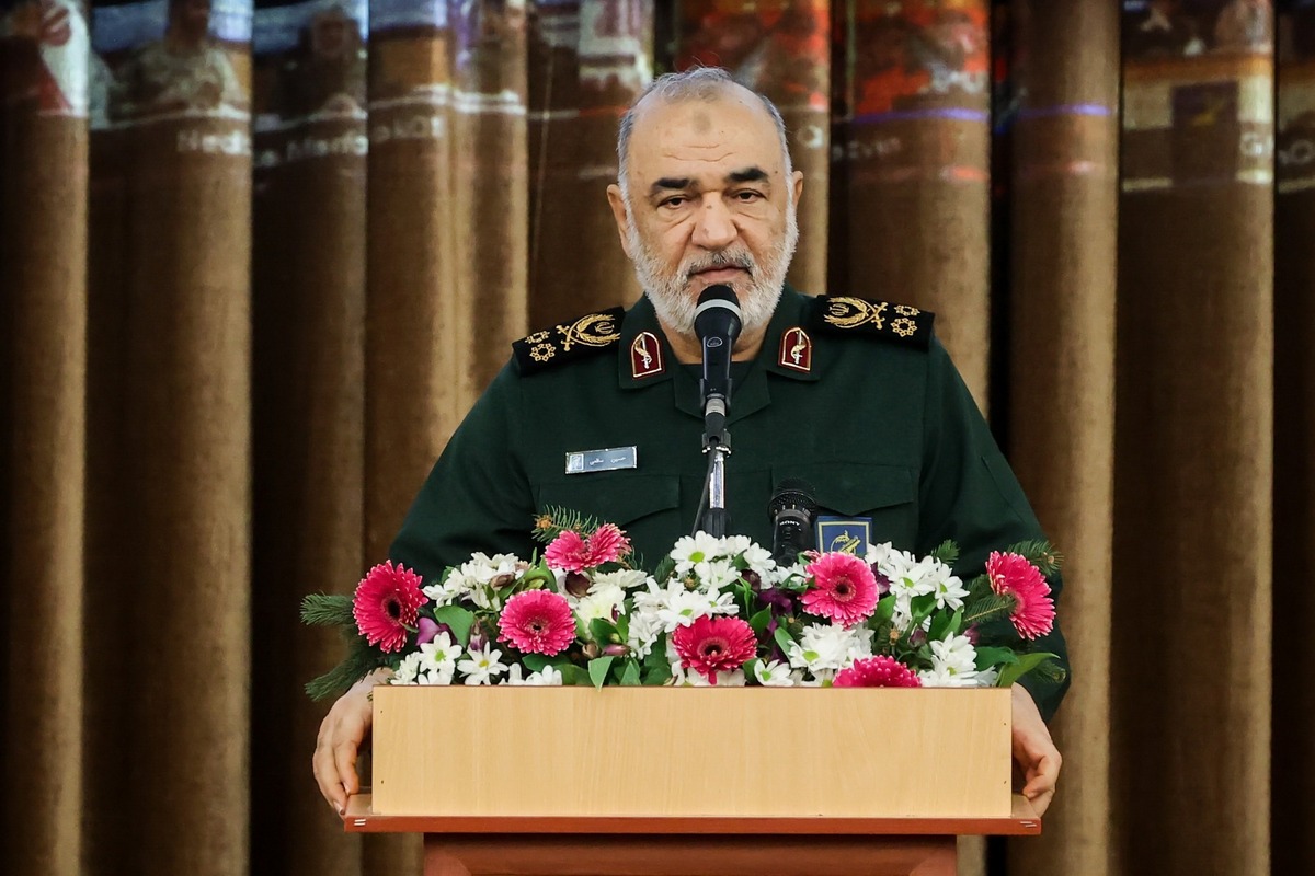 سرلشکر سلامی: عادت سپاه پشت نکردن به حریف و ایستادن آشکارا در میدان است