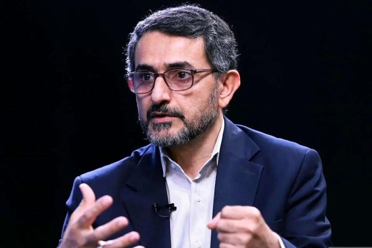 صد‌ها پیامک به نمایندگان ارسال شده که «گزینه وزارت اقتصاد» خائن است و بهایی‌ها وسرویس‌های خارجی او را پرورش داده‌اند