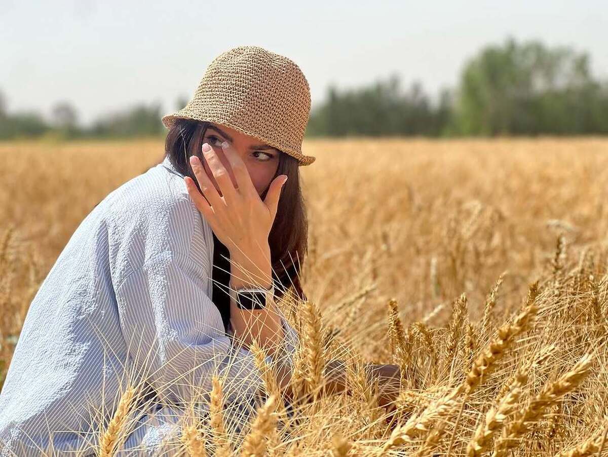 پست جدید بازیگر خوش‌چهره گردن زنی در لوکیشنی رویایی + عکس
