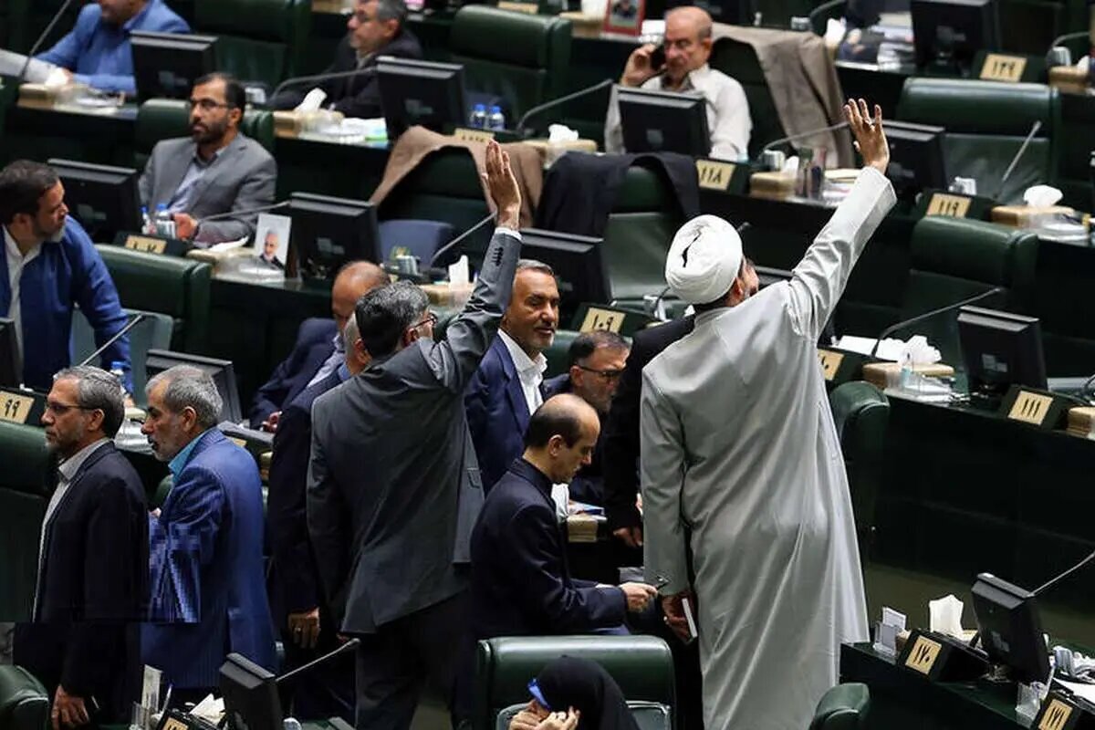 تندرو‌ها از هیچ تلاشی برای ضربه زدن به دولت دریغ نکردند