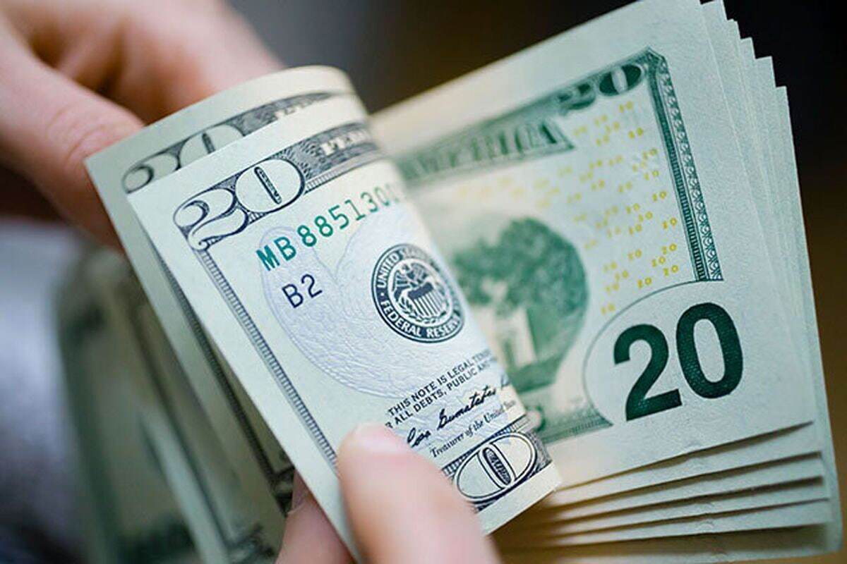 قیمت دلار، طلا و سکه امروز پنجشنبه ۳۰ مرداد ۱۴۰۴ / دلار آزاد امروز چند؟ + جدول